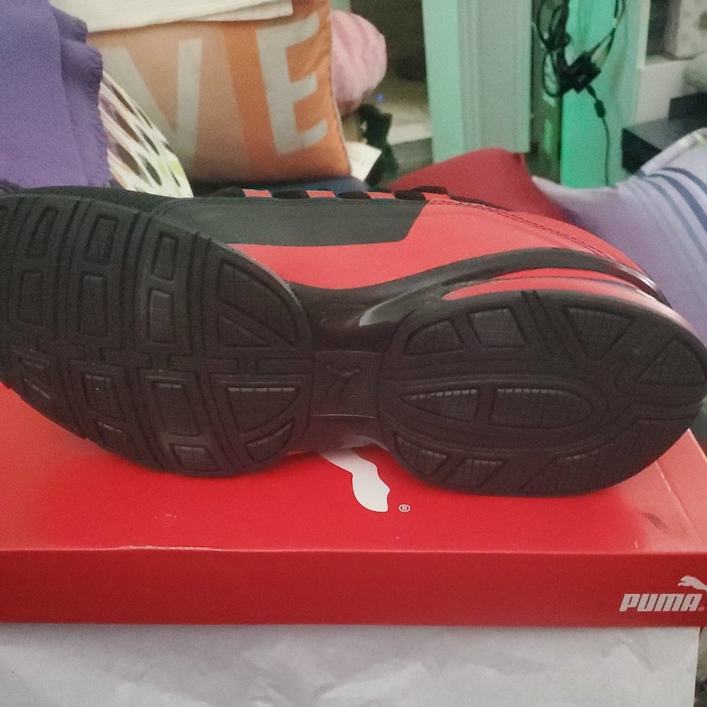 Puma Axelon Men Shoes Black with Red SZ9